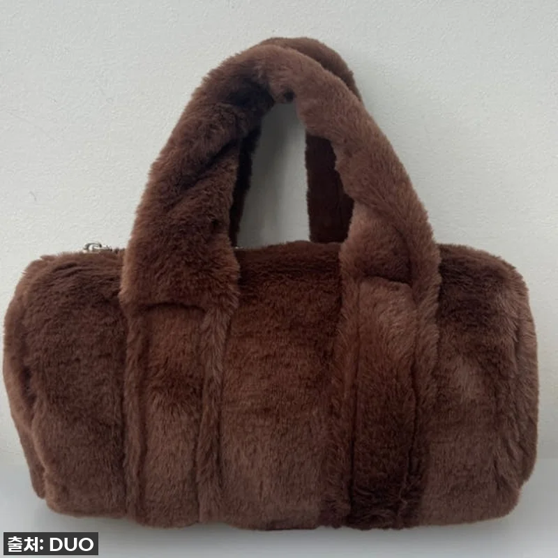 이 가격에 이 퀄리티 실화? 🌨️ 한겨울 스타일 책임지는 원통 페이크 퍼 미니 토트백 찐후기! 10 이 가격에 이 퀄리티 실화? 🌨️ 한 관련 이미지 3