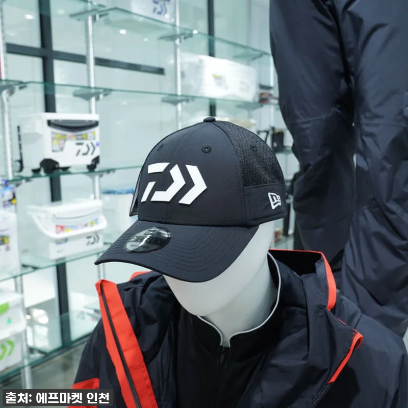 이슈템 등극! 다이와 X 뉴에라 콜라 관련 이미지 3