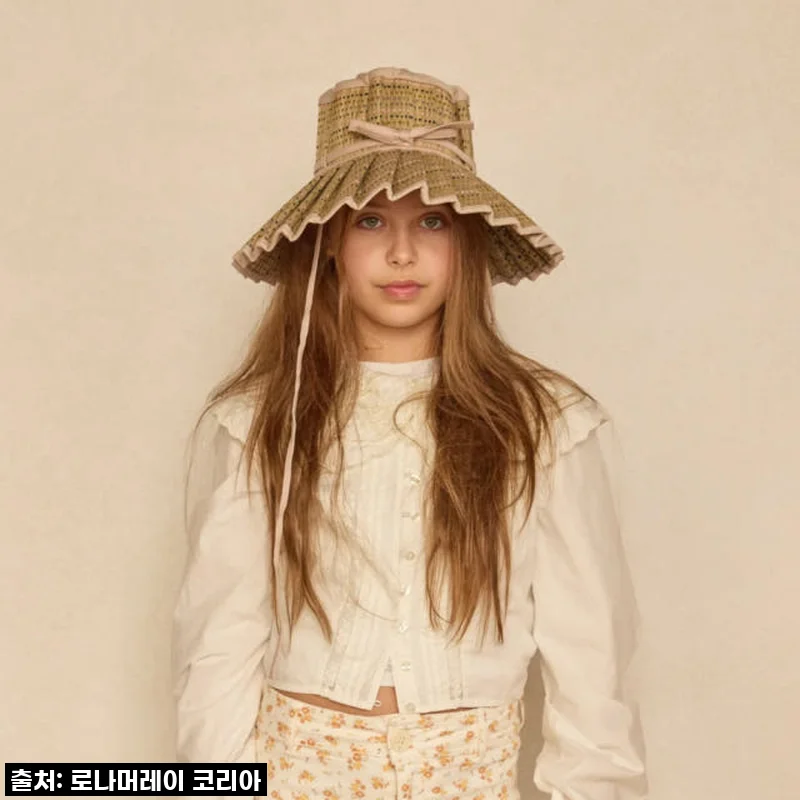 햇살 아래 빛나는 우리 아이, 로나머레이 생바르트 카프리 차일드 햇 착용 후기 (ft. 알뜰 쇼핑 팁)