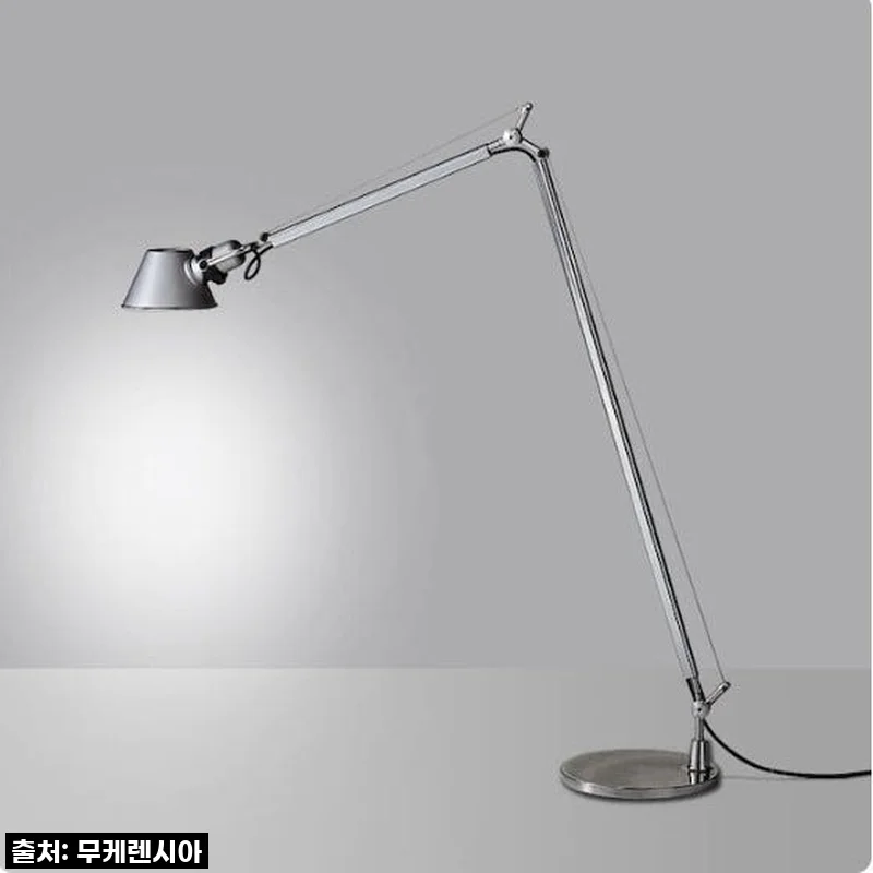 공간의 품격을 높이는 선택, 아르떼미데 톨로메오 리딩 플로어 램프 사용 후기!