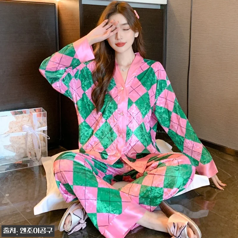 김효진 예쁜 잠옷 윤란주 옷 무인도의 관련 이미지 1