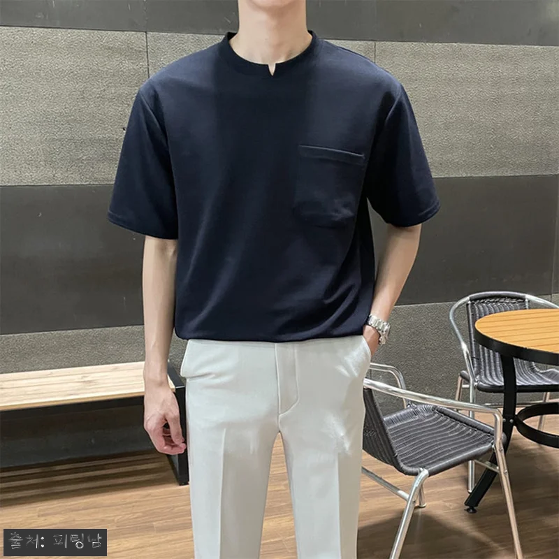 1+1 남자 퀸란 여름 넥슬릿 포켓 라운드 반팔티, 여름 데일리룩으로 눈여겨볼 이슈템 13 1+1 남자 퀸란 여름 넥슬릿 포켓 관련 이미지 1