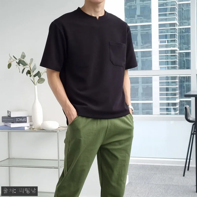 1+1 남자 퀸란 여름 넥슬릿 포켓 라운드 반팔티, 여름 데일리룩으로 눈여겨볼 이슈템 16 1+1 남자 퀸란 여름 넥슬릿 포켓 관련 이미지 4