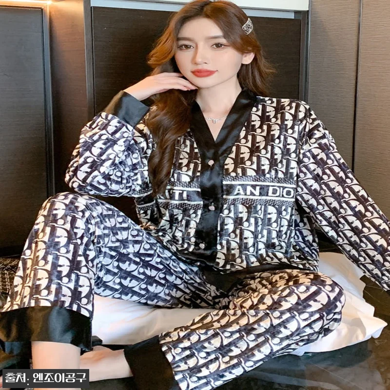 김효진 예쁜 잠옷 윤란주 옷 무인도의 관련 이미지 5
